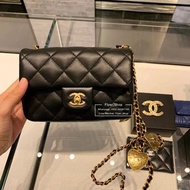 Chanel 黑色金扣心心吊飾手袋包包 Black heart Mini Flap Bag classic mini 20cm