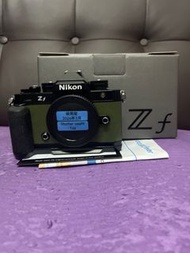 剛剛三月買 全新一樣 全套有盒 香港行貨 有保養 2026-3 Nikon ZF 軍綠色皮 快門次數 1XX 送手柄