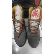 Pass new boots TM/b3rl4nd 6 US
