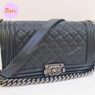 [PRELOVED] very excellent Chanel Boy Medium 25 cm black caviar RHW #25
