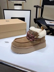 ขนสัตว์ชิ้นเดียวหนัง UGG ล่าสุดเชือกร้อยแบบลำลองรองเท้าบูทสำหรับลุยหิมะ2023