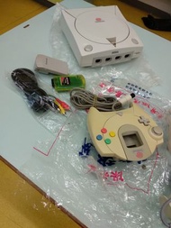 賣dc遊戲機,主機110v日版。
