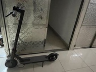 二手小米1s電動滑板車(ninebot/segway)  前胎爆左內胎，所以平售 其他功能正常 時速可達25公里  葵涌試車