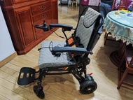 近乎全新，小飛哥碳纖維可摺疊電動輪椅