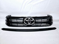 กระจัง​หน้า​ รถยนต์ หน้ากระจัง กระจัง สีดำ พร้อมคิ้วบน คิ้วหน้า คิ้วฝากระโปรง โตโยต้า รีโว่ ตัวแรก ก