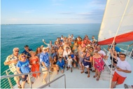 Key West: Sunset Sailing Trip dengan Open Bar, Makanan, dan Musik