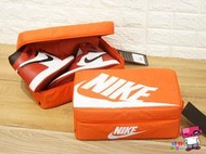球鞋補習班 NIKE SHOE BOX BAG 紅橘 鞋袋 鞋盒 健身包 手拿包 手提袋 男女 BA6149-810
