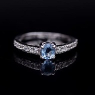 แหวนพลอยบลูโทปาสสีท้องฟ้า (Sky Blue Topaz) ก้านประดับพลอยเพทายขาว เรือนเงินแท้92.5%ชุบทองคำขาว ไซส์น