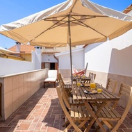 โรงแรม Host Wise - Spacious Duplex House - Jacuzzi & Terrace - Bonfim, Porto