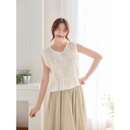 06-347 Vanilla Ruffle Cream Top