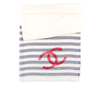 CHANEL Logo 紅藍條紋莫代爾棉及羊毛混絲圍巾/披肩（白色）_廠商直送