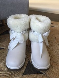 澳洲 UGG 真皮羊毛裸白色蝴蝶結雪靴