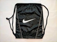 NIKE 黑色束口袋 經典Logo 後背包 健身包 健身 運動 籃球
