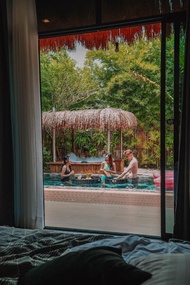 เดอะ พูล วิลล่า รีสอร์ท แอนด์ คาเฟ่ บางแสน (The Pool Villa Resort & Cafe Bangsaen)