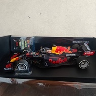 DIECAST F1 RED BULL RB16B VERSTAPPEN ABU DHABI 2021 1/18 MINICHAMPS