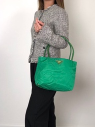 【日本直送 名牌中古包】PRADA 普拉達 手提包 綠色 三角標誌 尼龍 托特包 vintage  paupzp
