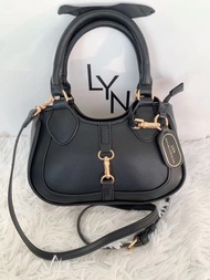 พร้อมส่ง SWEET 420_ 𝐋𝐘𝐍 Brighton shoulder bag คลอใหม่ กระเป๋า LYN สะพายข้างทรงพอชสายหนัง