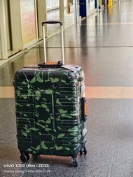 🔥🔥🇯🇵🇯🇵V-Roox行李箱，清貨特價，25 英吋，迷彩色，699元
店售自取