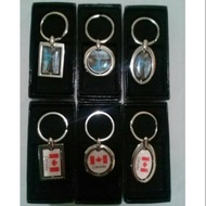 GANTUNGAN CANADA CANADA KEYCHAIN