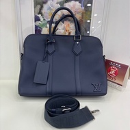 LV Takeoff系列深藍色牛皮公文包 尺寸:39*29*7cm 芯片款
