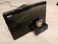 RCA - Refurbished Digital AM/FM Dual-Alarm Clock Radio with Apple® iPod® 鬧鐘收音機