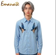 NWT 現貨 品牌 Emanate Meili專營高質素長袖恤衫印花上淺藍色人字紋再結合了在胸前對稱的燕子印花圖案。Size M (裇衫詳細尺寸資料：領15.5" 膊頭17” 袖長26" 胸闊20″ 