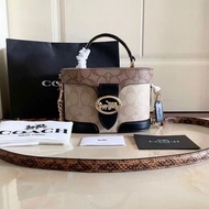 ✨COACH OUTLET 經典Georgie印花盒子包 化妝包 ✨