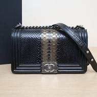 CHANEL Leboy中號25黑色蛇皮20開銀扣肩背包