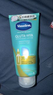 vaseline gluta hya serum burst lotion