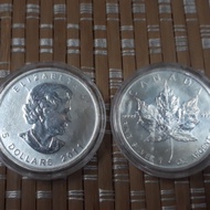 Royal Canadian Mint Maple leaf (2011) 1oz Silver 999.9 with capsule