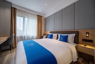 Super 8 Hotel (Chifeng Railway Station Yuanlin Road)