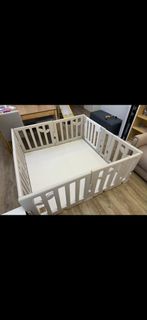 Caraz 葉形圍欄140x140x4cm Baby Playpen (不連playmat)