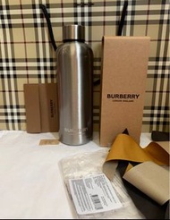Burberry 盒裝運動水壺（Vip稀有限量禮品）🙋大容量，夏天補充水分最佳的選擇；另贈 Fendi 喜茶和fendi 聯名保*冰、溫*袋 1個
