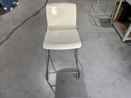 IKEA鋼烤白色高腳椅H09836（商品價錢不含運費）需要配送請先詢問🤚 不口頭做保留‼️ 台中市北屯區有實體店面可面交自取‼️