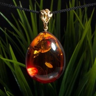 独特的白兰地色琥珀吊坠 手工制作 作者的琥珀吊坠 独一无二的