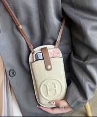 愛馬仕專櫃贈品新款真皮斜挎手機包 輕便實用Outlet品質 香港免運