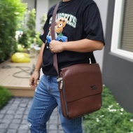 กระเป๋าสพายข้างแบรนด์แท้ WOLVES ORIGINAL 100% หนัง PU กันน้ำ ช่องใส่ของกว้าง มีช่องเยอะ เรียบๆแต่ดู