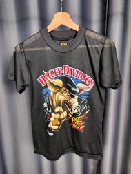 เสื้อผ้าบาง Harley เสื้อยืดวินเทจ ผ้ามุ้ง50/50 เสื้อฮาเลย์ป้าย 3D EMBLEM [ S M L XL ] S-5XL