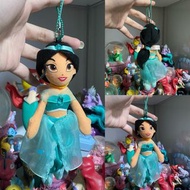 日本稀有迪士尼jasmine茉莉公主阿拉丁Aladdin genie燈神玩偶 貝兒belle美女與野獸 Beauty and the Beast公主 disneystore 。代購Disney日本東京