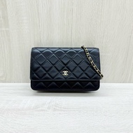 CHANEL黑色羊皮菱格金釦WOC