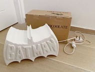 蝙蝠俠 Batman 標誌造型夜燈 :CHOCOOLATE × BATMAN 3D 手繪Logo 陶瓷枱燈