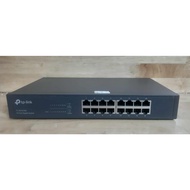 Switch hub to split LAN 8port/16port [used]