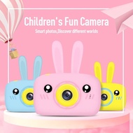 Kamera untuk anak -anak anak -anak mengambil foto kamera dig