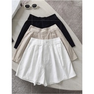 HK373 low-rise shorts