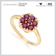 Gemondo แหวนเงิน 925 ชุบทอง 18K ประดับทับทิม (Ruby) และเพชร (Diamond) รูปทรงดอกไม้ : แหวนทับทิม แหวนพลอย แหวนเงินชุบทอง