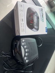Daewoo 數字 AM/FM 收音機鬧鐘