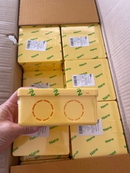 กล่องพักสายสี่เหลี่ยม รูเจาะสำหรับท่อนิ้ว (หุน) Square box NANO - 44 สีเหลือง