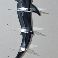 鎚頭鯊形狀的木架子和玻璃架子