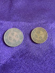 香港1949年50仙硬幣和1951年10仙硬幣（刻有喬治國王頭像）Hong Kong 1949 50-cent coin and 1951 10-cent coin