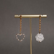 [ZANZAN ZANZAN] Anti-Allergic Steel Needle-Asymmetrical Love Crystal Earrings [Ek70bg001 _ Sus]